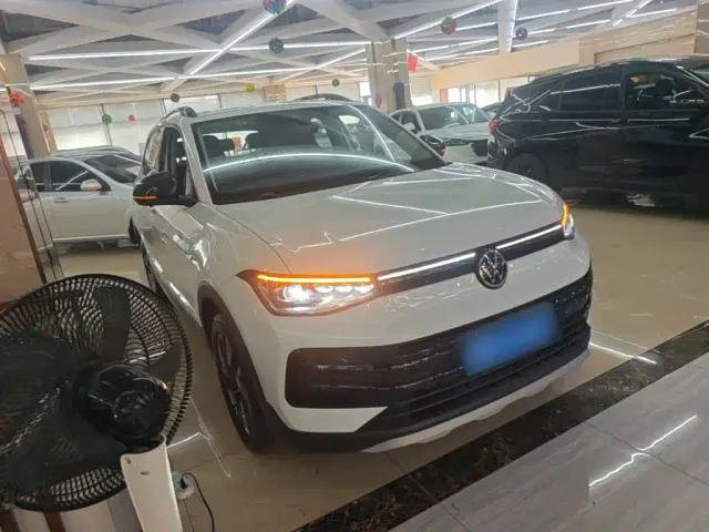 Volkswagen Tharu — Фото автомобиля 3