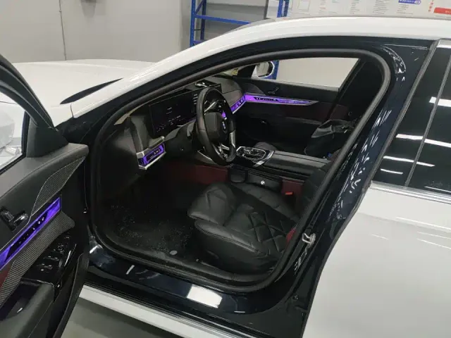 BMW 7 Series — Фото автомобиля 3