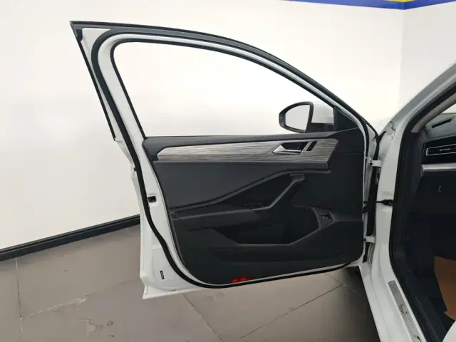 Volkswagen Sagitar — Фото автомобиля 7