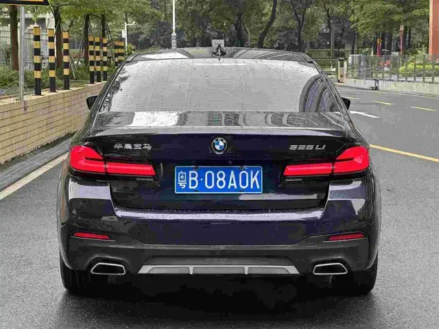 BMW 5 Series — Фото автомобиля 3
