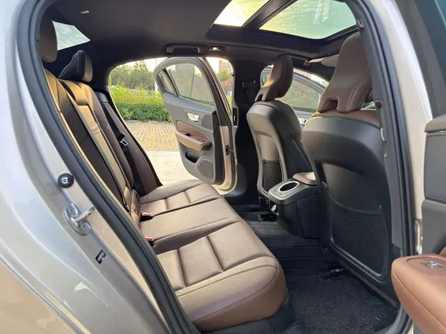Volvo S60 — Фото автомобиля 10