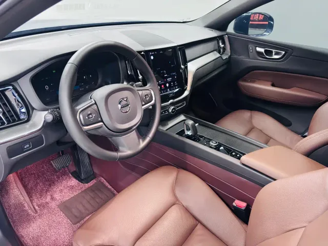 Volvo XC60 — Фото автомобиля 9