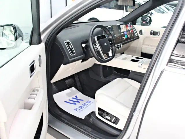 Li Auto L8 — Фото автомобиля 4