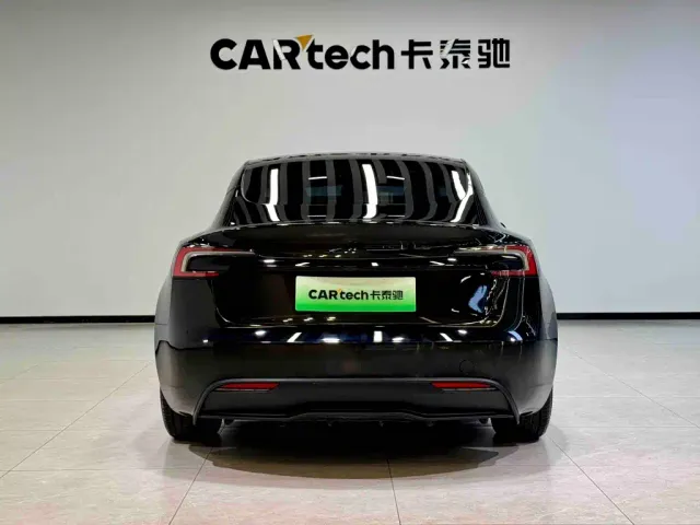 Tesla Model 3 — Фото автомобиля 5