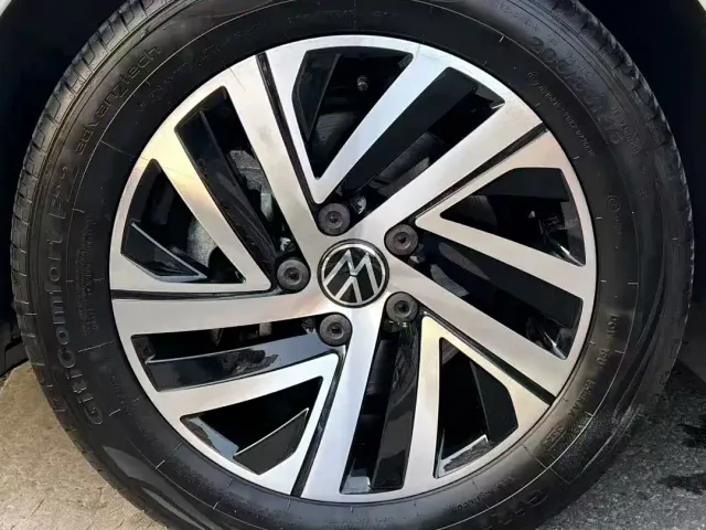 Volkswagen Lavida — Фото автомобиля 7