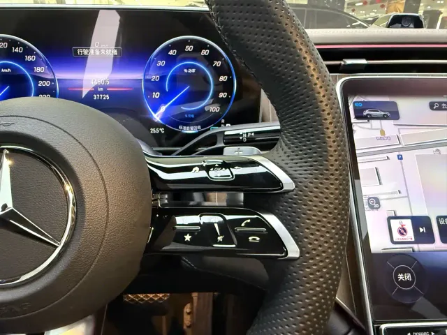 Mercedes-Benz EQE SUV — Фото автомобиля 23