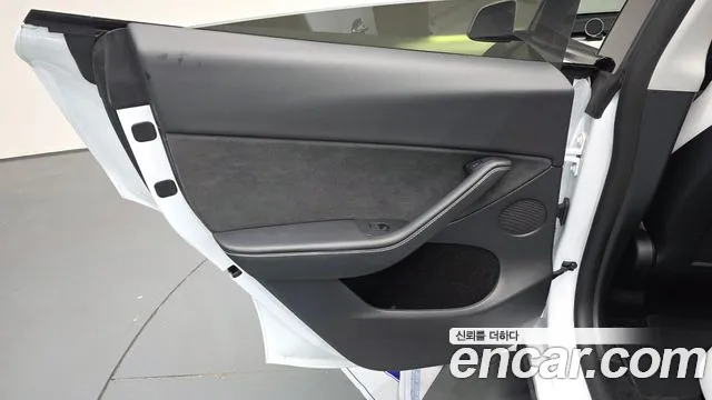 Tesla Model Y — Фото автомобиля 14