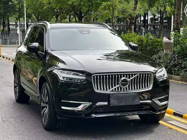 Volvo XC90 — Фото автомобиля 3