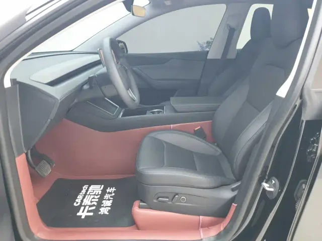 Tesla Model Y — Фото автомобиля 15