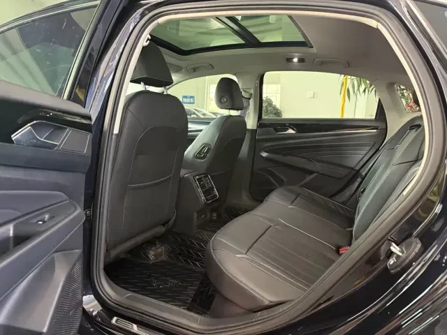 Volkswagen Passat — Фото автомобиля 6
