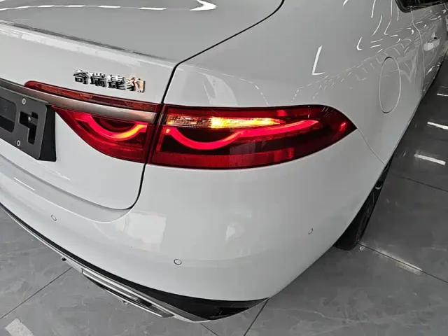 Jaguar XFL — Фото автомобиля 7