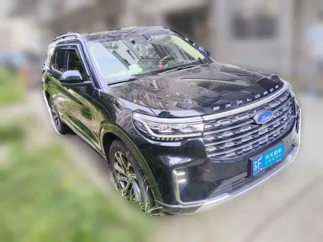 Ford Explorer — Фото автомобиля 3