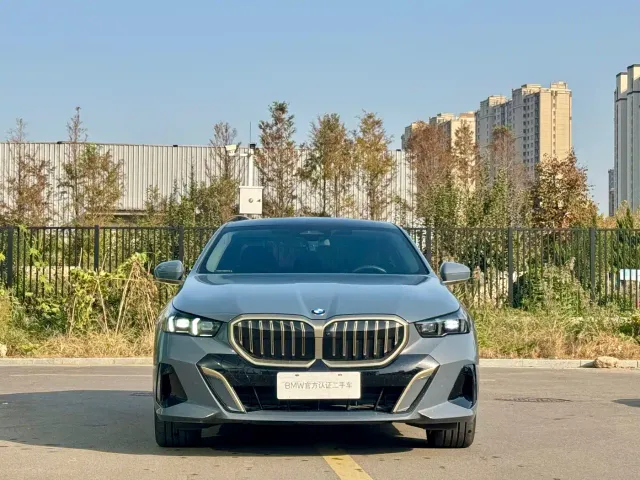BMW 5 Series — Фото автомобиля 2