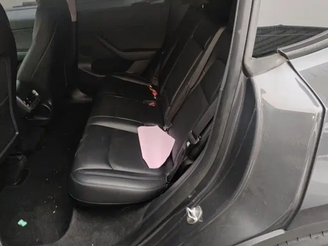 Tesla Model Y — Фото автомобиля 16