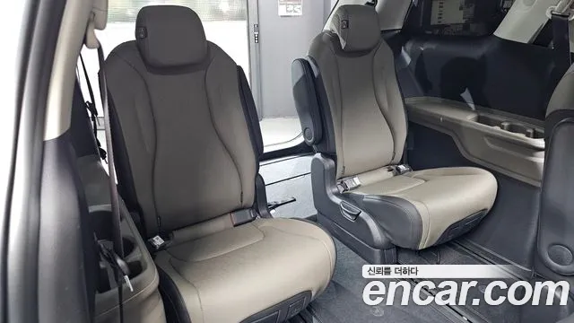 Kia Carnival Generation 4 — Фото автомобиля 13