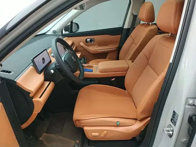 Leapmotor C10 — Фото автомобиля 14