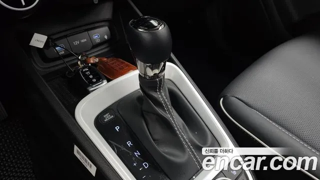 Hyundai Venue — Фото автомобиля 9