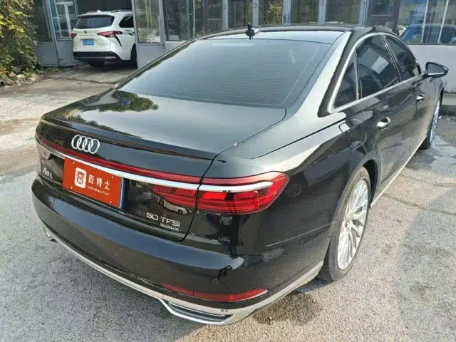 Audi A8 — Фото автомобиля 3