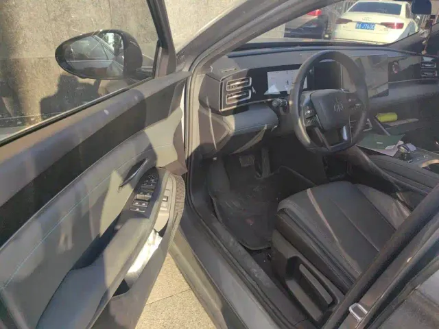 BYD Qin L — Фото автомобиля 17