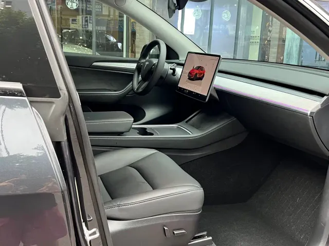 Tesla Model Y — Фото автомобиля 5