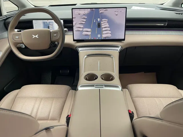 Xpeng X9 — Фото автомобиля 21