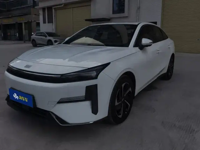 Фотография автомобиля — Geely Galaxy L6
