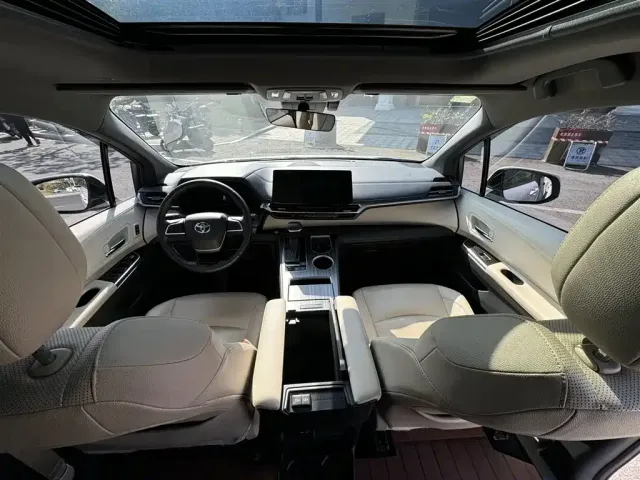 Toyota Granvia 2022 2.5L Hybrid Noble Edition — Фото автомобиля 9