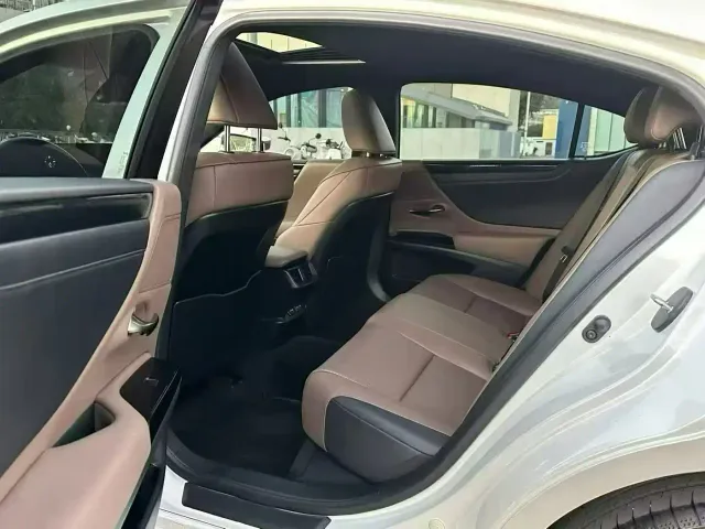 Lexus ES — Фото автомобиля 6