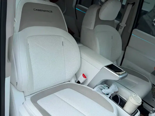 iCAR V23 — Фото автомобиля 11
