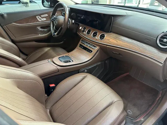 Mercedes-Benz E-Class — Фото автомобиля 11