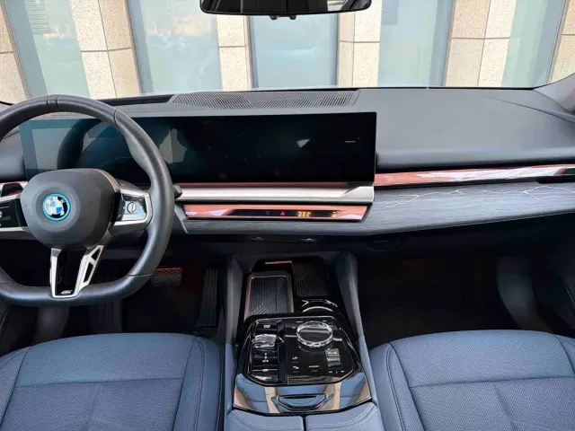 BMW i5 — Фото автомобиля 8