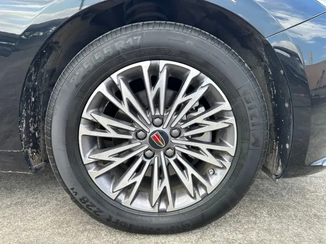 Hongqi H5 — Фото автомобиля 9