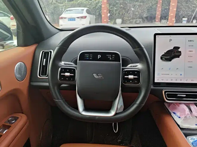 Li Auto L7 — Фото автомобиля 15