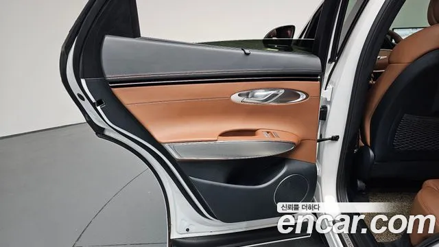 Genesis GV70 — Фото автомобиля 14