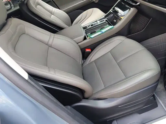 Lincoln Aviator — Фото автомобиля 24