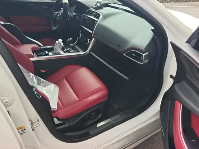 Jaguar XEL — Фото автомобиля 8