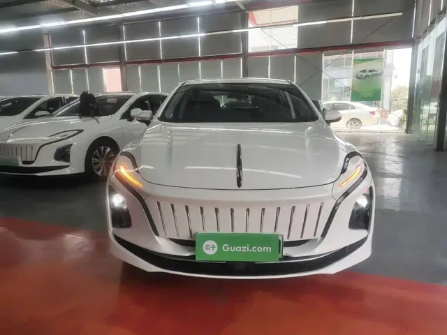 Hongqi E-QM5 — Фото автомобиля 2