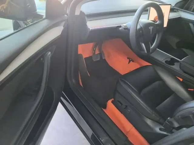 Tesla Model Y — Фото автомобиля 15