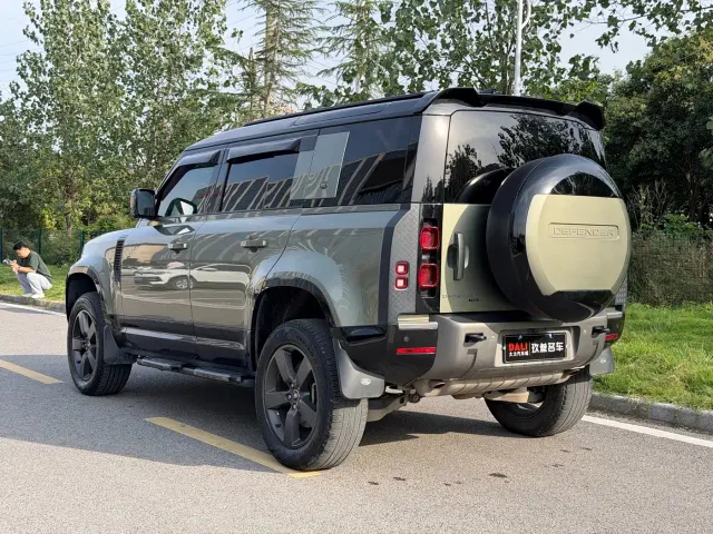 Land Rover Defender — Фото автомобиля 5