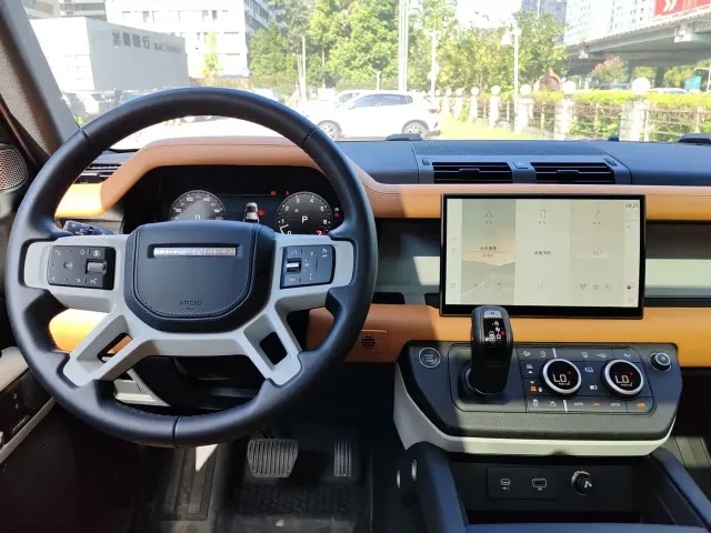 Land Rover Defender — Фото автомобиля 9