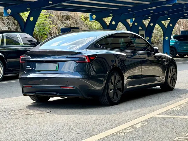Tesla Model 3 — Фото автомобиля 4