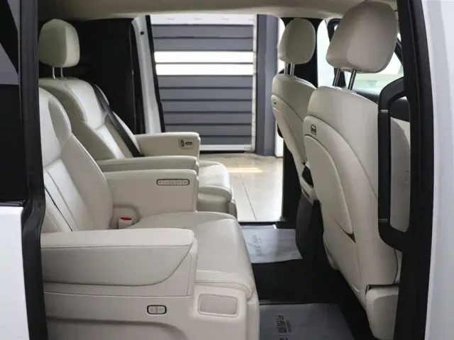 Li Auto MEGA — Фото автомобиля 28