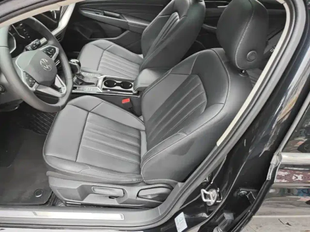 Volkswagen Passat — Фото автомобиля 14