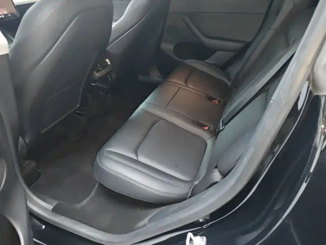 Tesla Model Y — Фото автомобиля 16