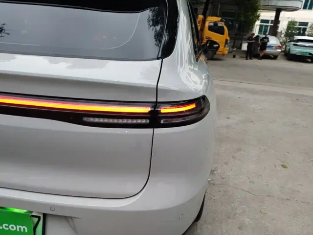 Leapmotor C10 — Фото автомобиля 7
