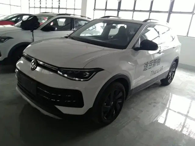 Фотография автомобиля — Volkswagen Tharu