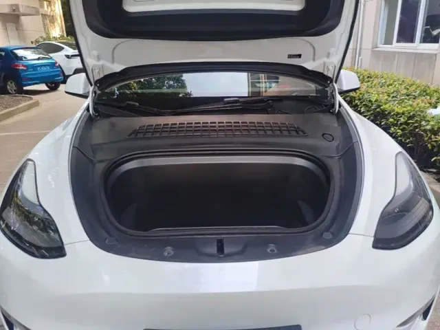 Tesla Model Y — Фото автомобиля 15