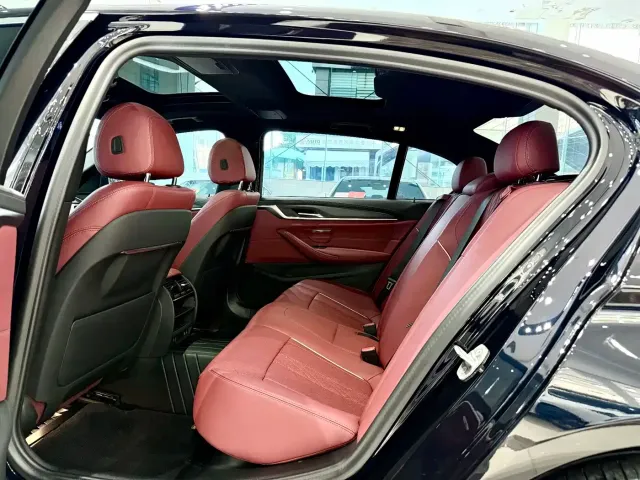 BMW BMW 5 Series 2023 530Li Leading M Sport Package — Фото автомобиля 8