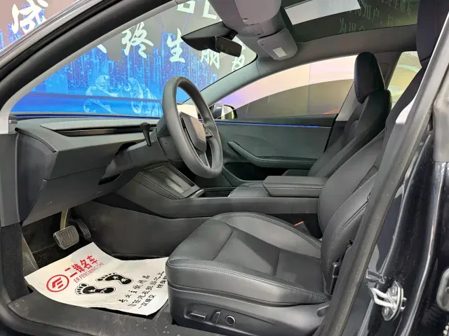Tesla Model 3 — Фото автомобиля 8