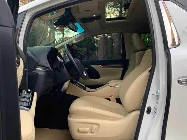Toyota Alphard — Фото автомобиля 6